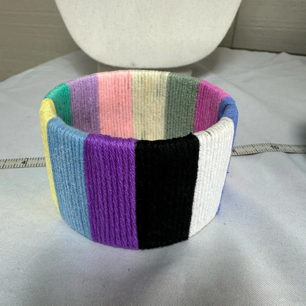 Three large colorful yarn bangle bracelets - Picture 6 of 7
